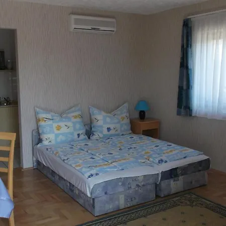 アパート Anita Apartmanhaz